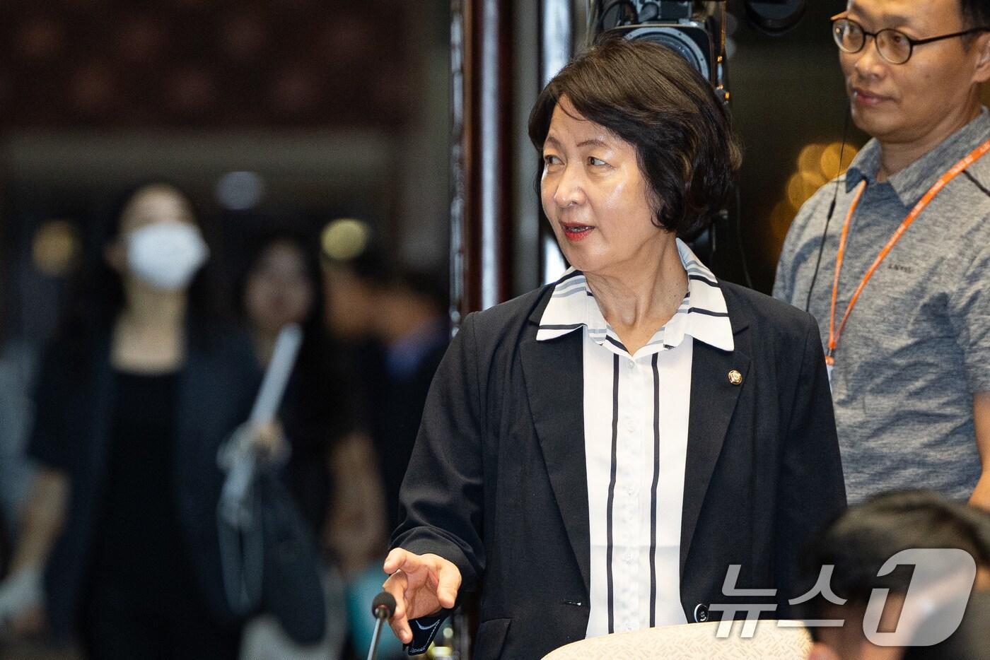 추미애 국회 법제사법위원장이 27일 서울 여의도 국회에서 열린 더불어민주당 의원총회에 참석하고 있다. 2025.8.27/뉴스1 ⓒ News1 유승관 기자