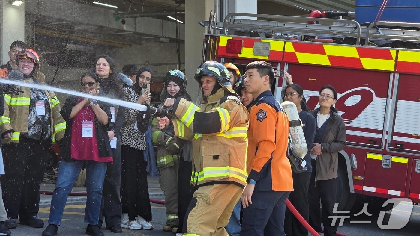 대전동부소방서, 외국인과 함께하는 119안전라이프 행사 모습. (대전시 제공. 재판매 및 DB금지)2025.8.27/뉴스1