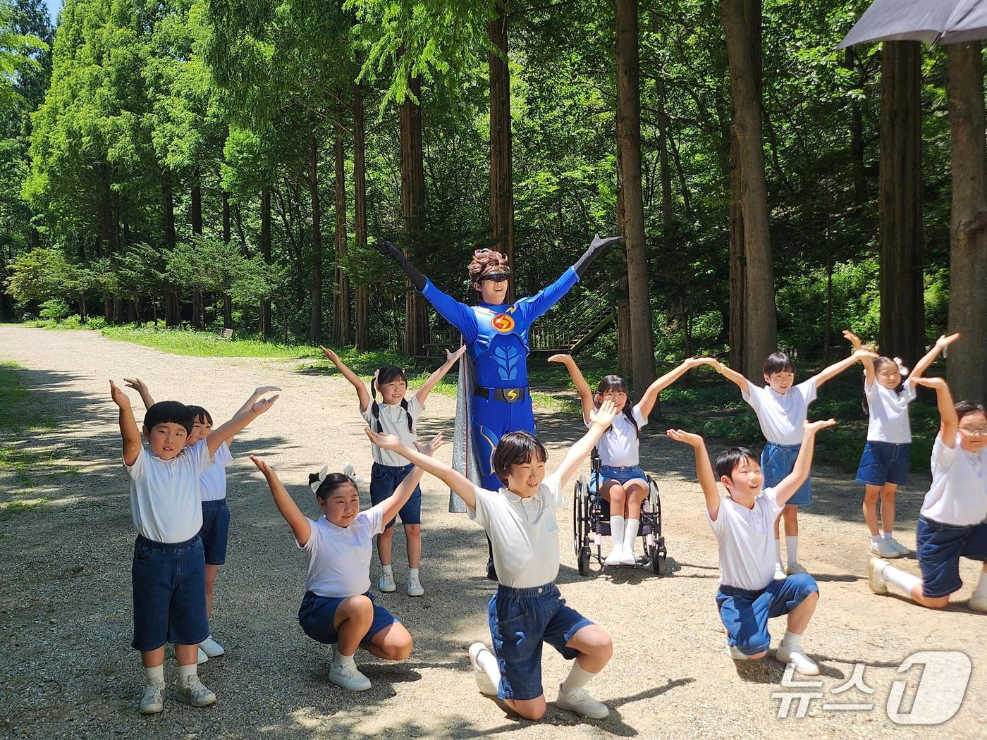 본문 이미지 - 번개맨 촬영 장면(논산시 제공.재판매 및 DB금지)/뉴스1