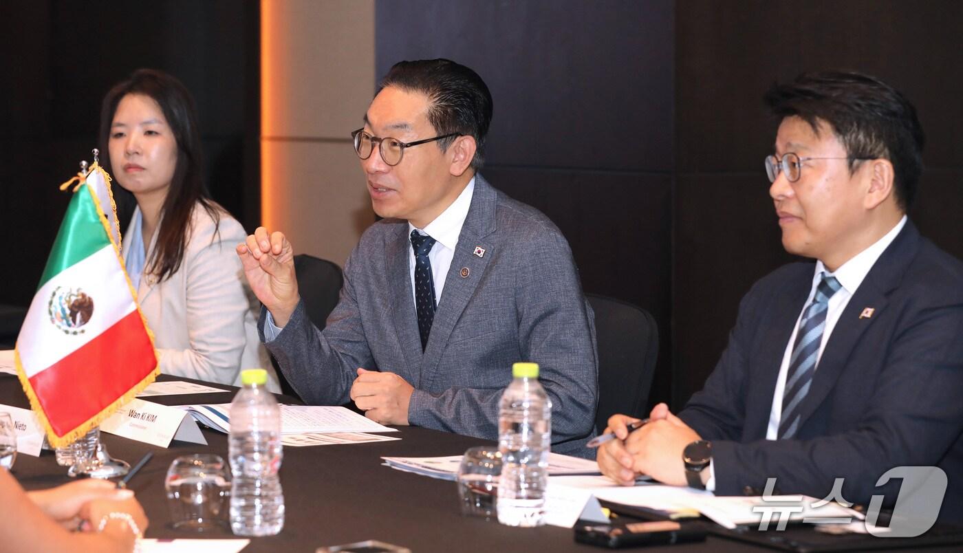  김완기 특허청장(왼쪽에서 2번째)이 ‘한-멕시코 특허청장회담’을 진행하고 있다. (특허청 제공.재판매 및 DB금지)/뉴스1