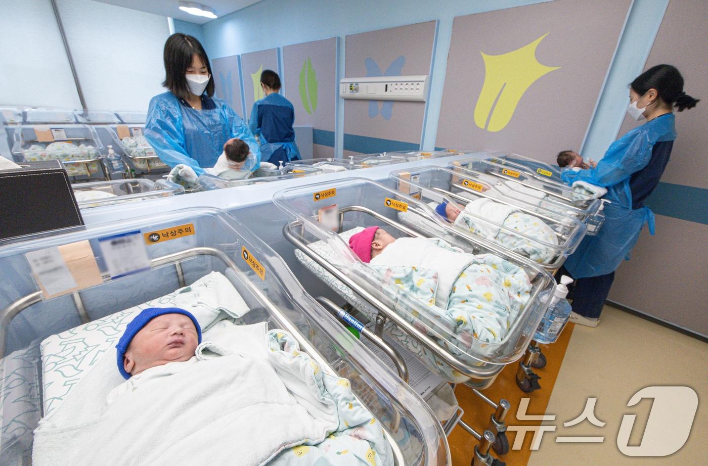 경기도 고양시 일산동구 일산차병원 신생아실의 모습. ⓒ News1 이재명 기자