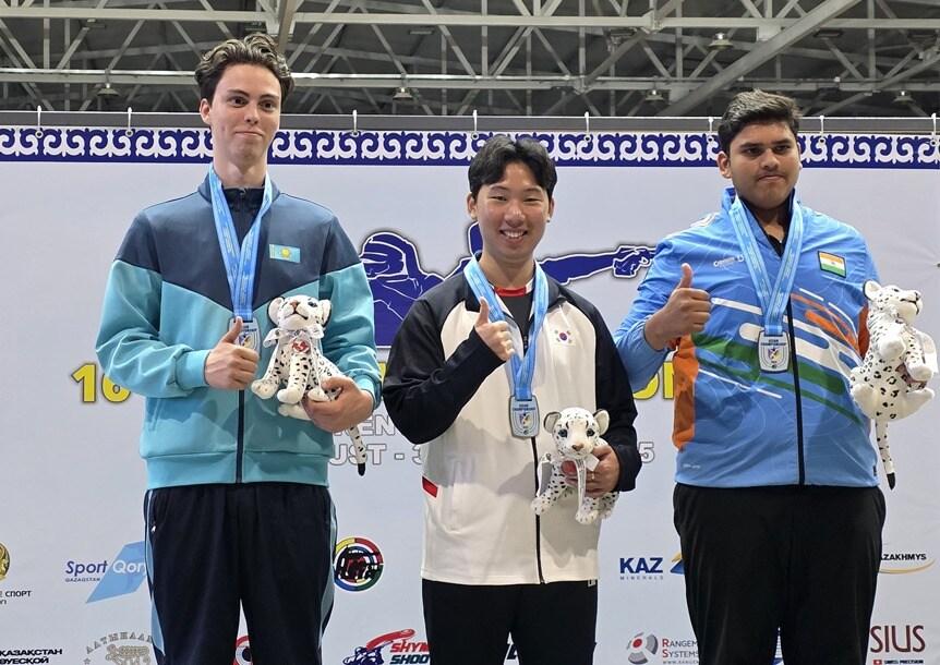 본문 이미지 - 아시아사격선수권 속사권총에서 금메달을 따낸 손건우(대한사격연맹 제공) 