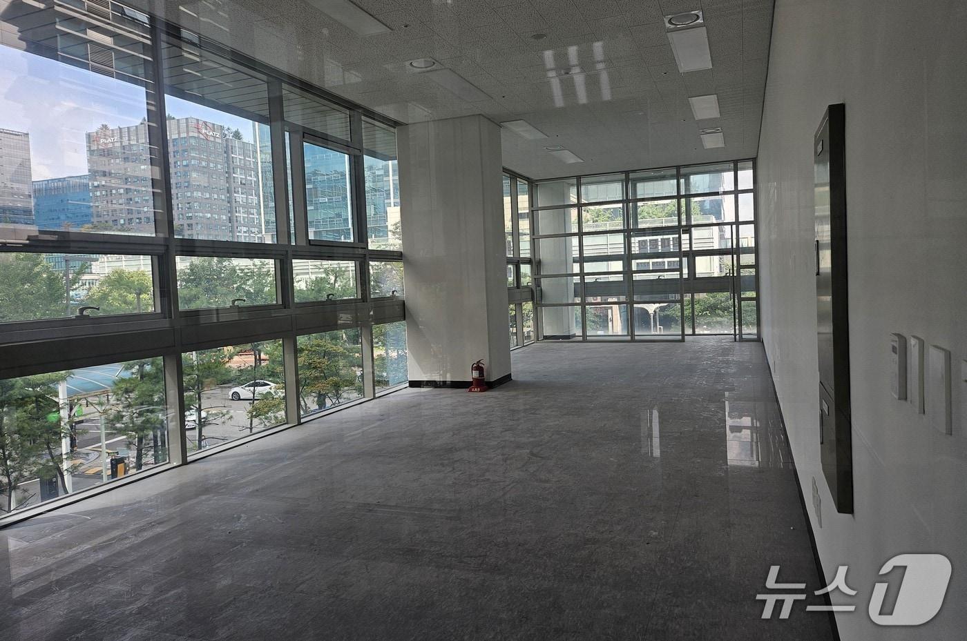  서울 지하철 1호선 가산디지털역 인근 지식산업센터. 뉴스1 ⓒ News1  오현주 기자  