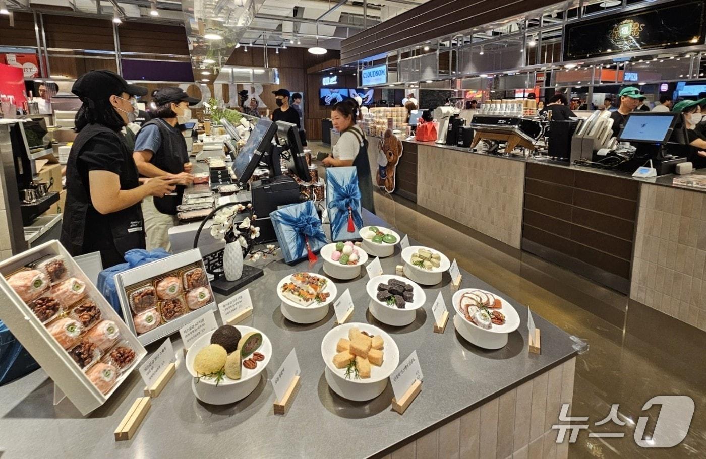신세계백화점 천안아산점 '푸드스트리트'.((주)아라리오 제공. 재판매 및 DB금지)