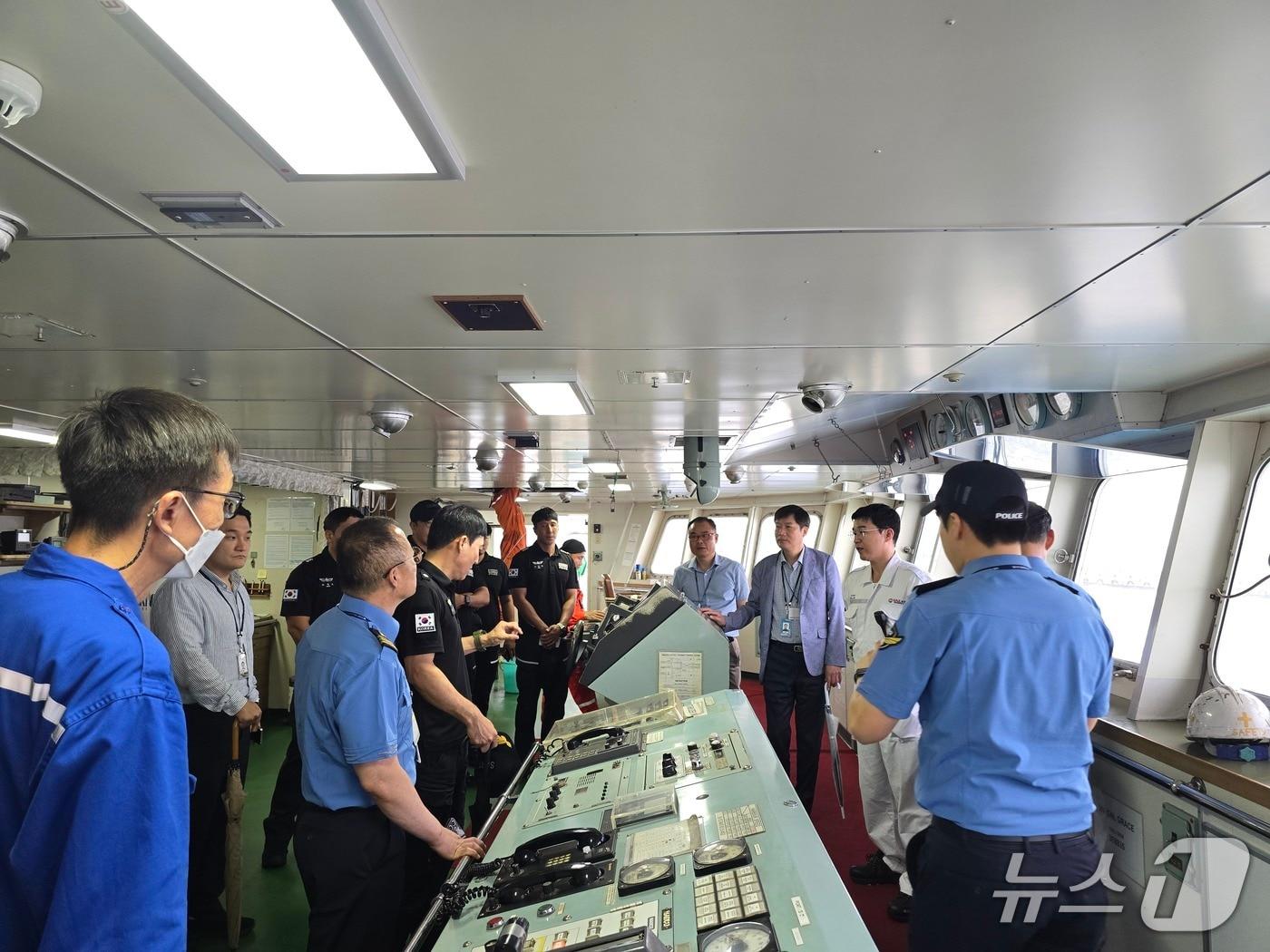 본문 이미지 - 속초해경, 외항 카페리선 현장 적응 훈련.&#40;속초해경 제공, 재판매 및 DB 금지&#41; 2025.8.27/뉴스1