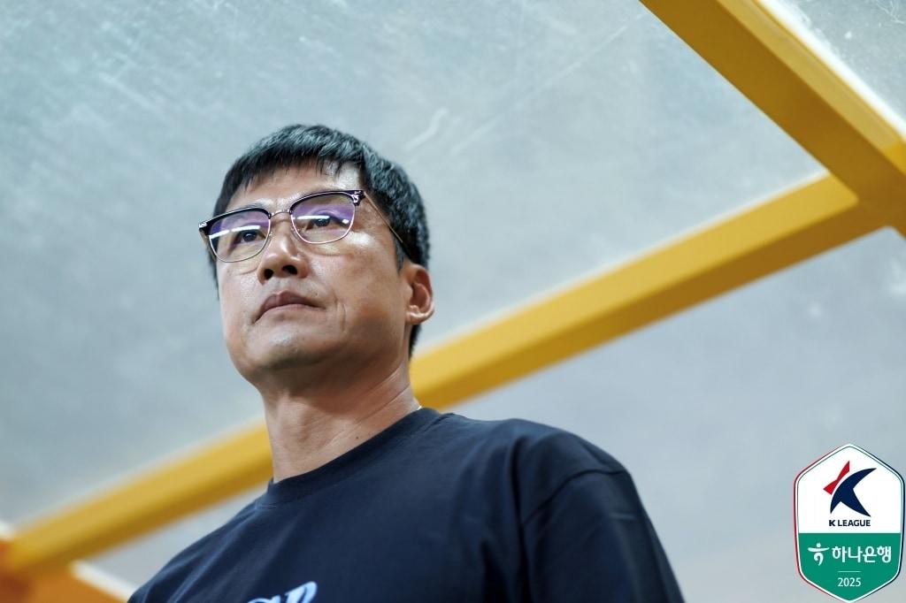 본문 이미지 -  이정효 광주 감독(한국프로축구연맹 제공)