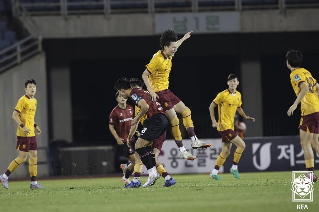 본문 이미지 - 광주와 부천의 코리아컵 4강 2차전 경기 모습(대한축구협회 제공) 