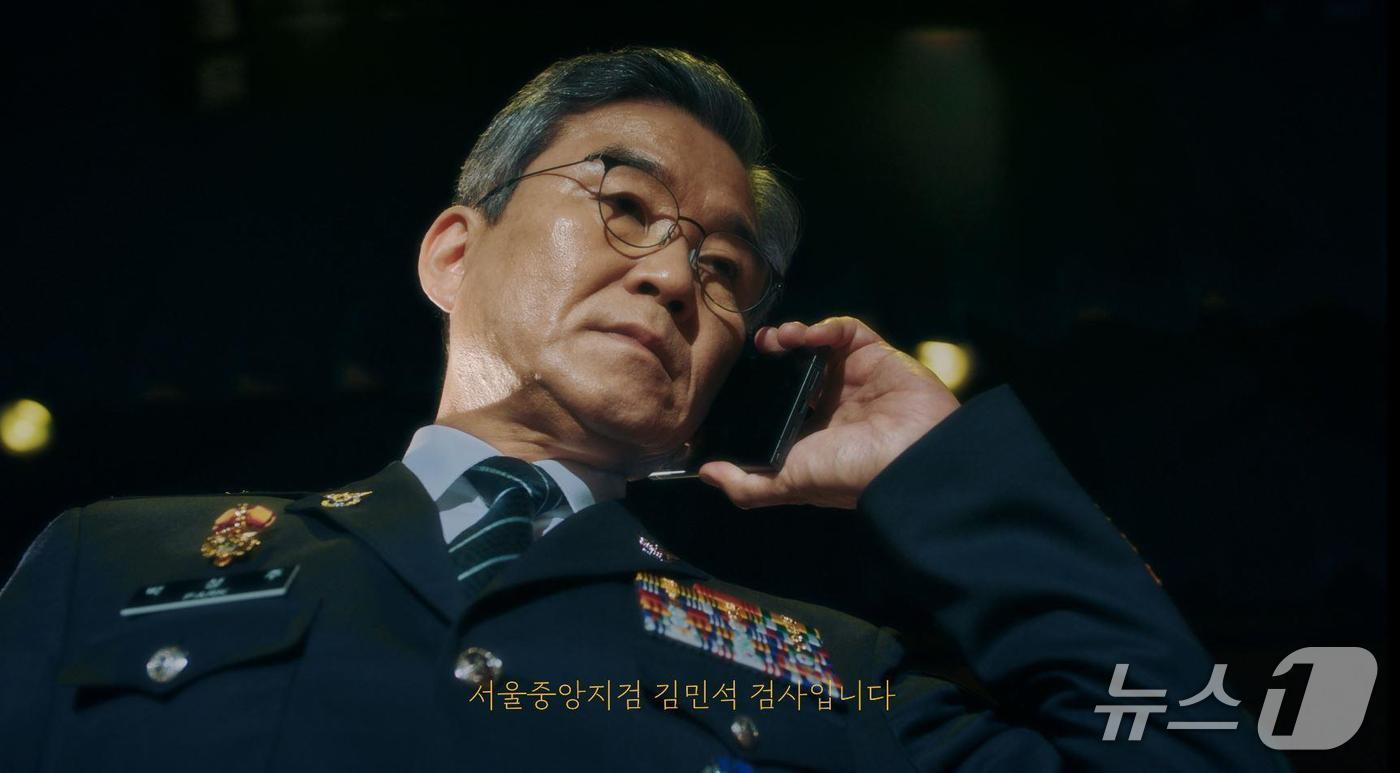 2일 경찰청이 공개한 보이스피싱 예방 영상에 출연한 박성주 경찰청 국가수사본부장의 모습(경찰청 제공)