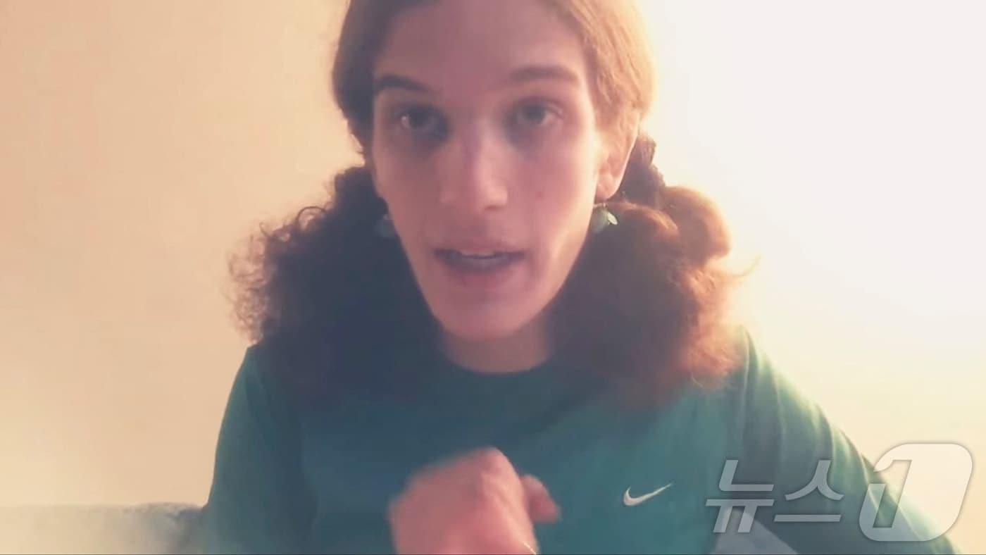 미니애폴리스 성당 총격 사건의 용의자로 지목된 로빈 웨스트먼이 SNS에 게시했던 영상에서 발언하는 모습 습의 정지 화면. 해당 영상은 로빈 웨스트먼이 직접 촬영한 것으로, 현재는 삭제된 상태다. ⓒ 로이터=뉴스1