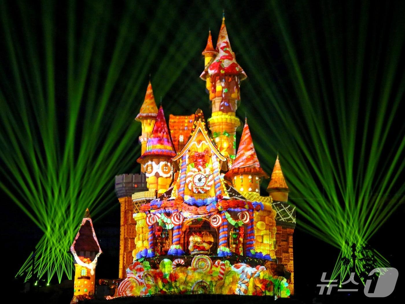 본문 이미지 - 신규 야간 멀티미디어 맵핑쇼 글로리 라이츠(롯데월드 부산 제공)