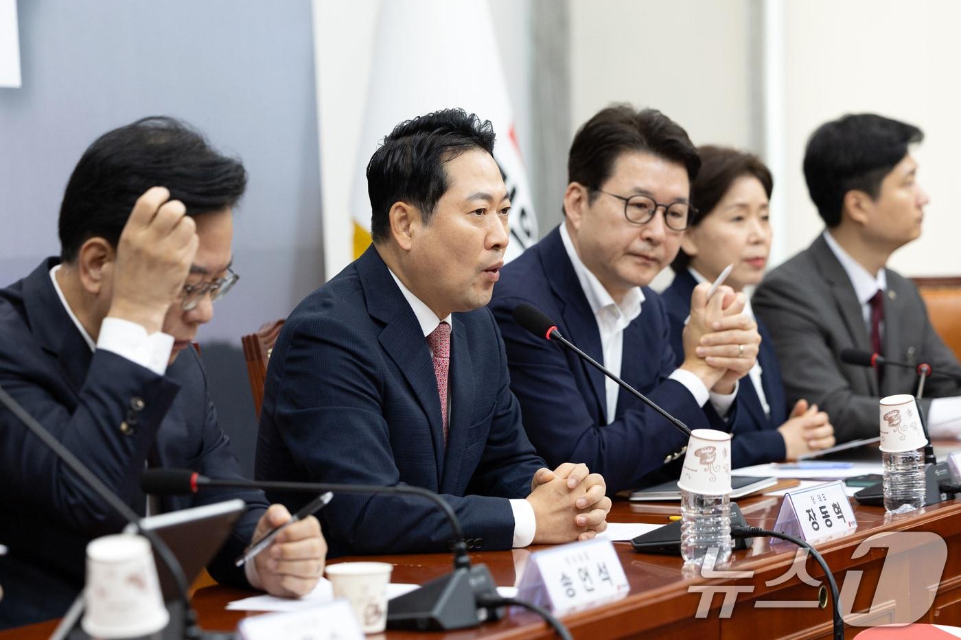 장동혁 국민의힘 대표가 28일 서울 여의도 국회에서 최고위원회의를 주재하고 있다. 2025.8.28/뉴스1 ⓒ News1 이승배 기자