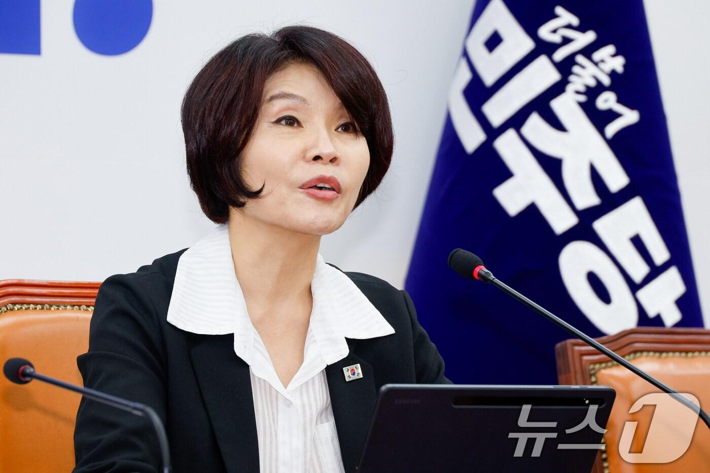 한정애 더불어민주당 정책위의장이 28일 오전 서울 여의도 국회에서 열린 정책조정회의에 참석해 모두 발언을 하고 있다. 2025.8.28/뉴스1 ⓒ News1 안은나 기자