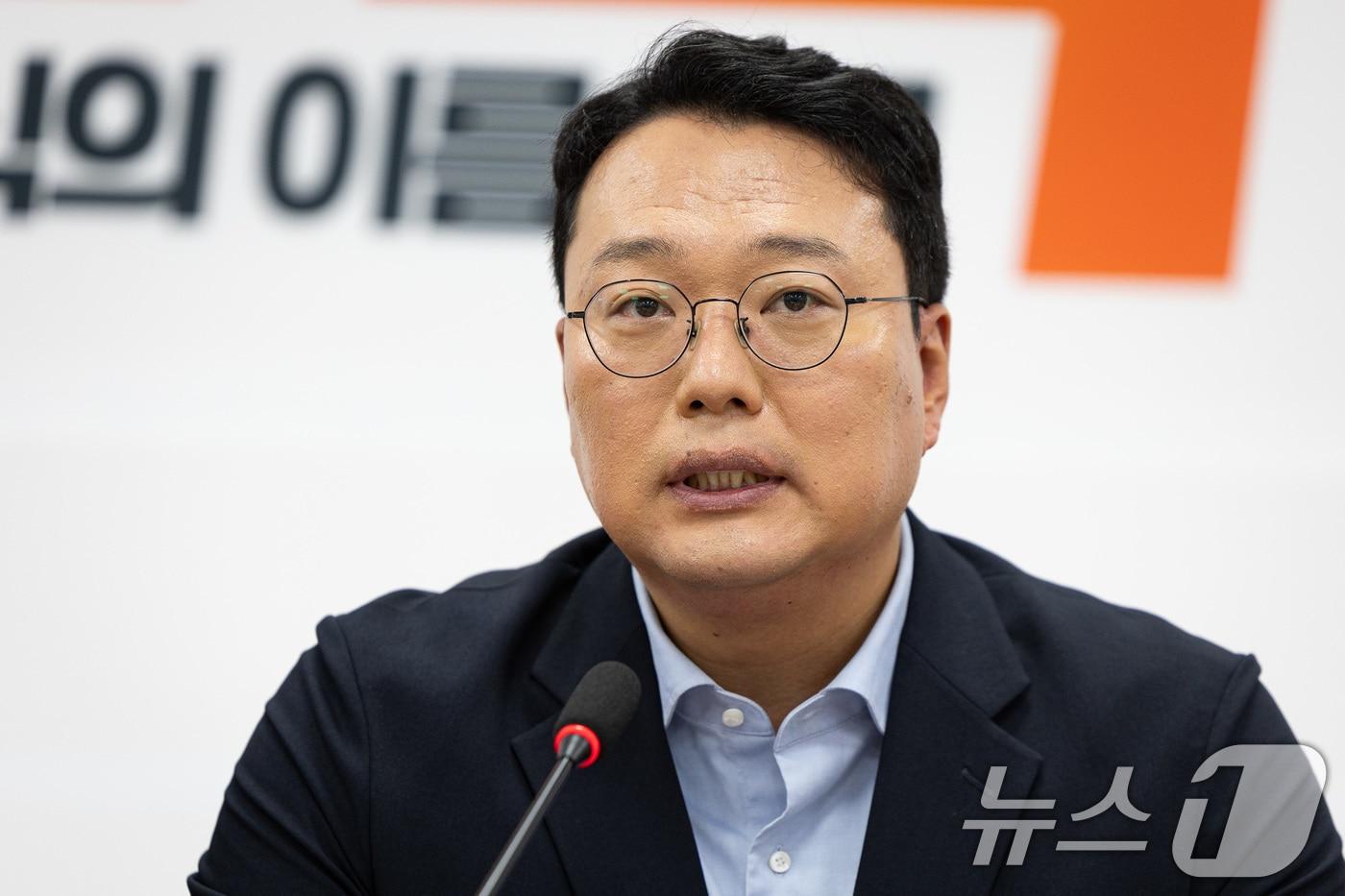 천하람 개혁신당 원내대표가 지난달 28일 서울 여의도 국회에서 열린 최고위원회의에서 모두 발언을 하고 있다. 2025.8.28/뉴스1 ⓒ News1 유승관 기자