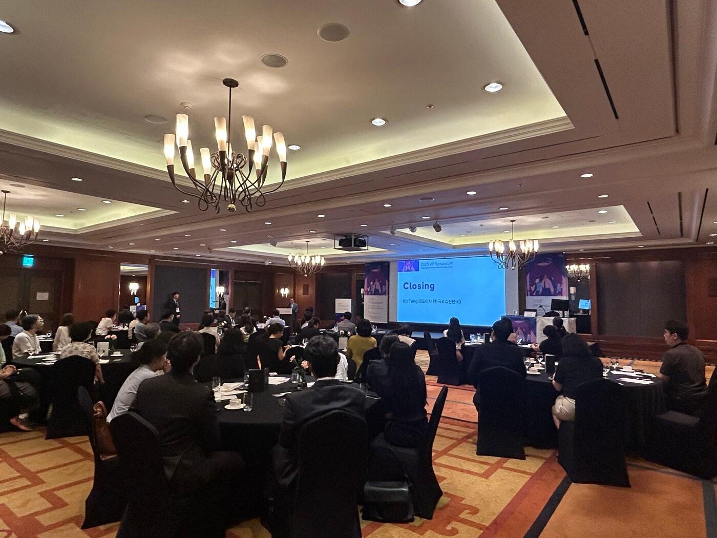 본문 이미지 -  한국로슈진단 킷탕 대표이사가 27일 서울 파르나스호텔에서 열린 2025 VIP 심포지엄에서 맺음말을 전하고 있다. &#40;한국로슈진단 제공&#41;