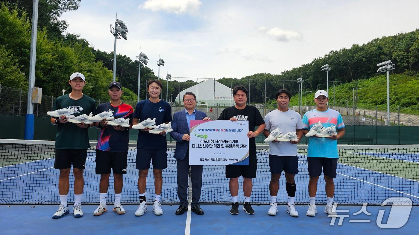 훈련용품 전달식&#40;경기 김포시 제공.재판매 및 DB금지&#41;