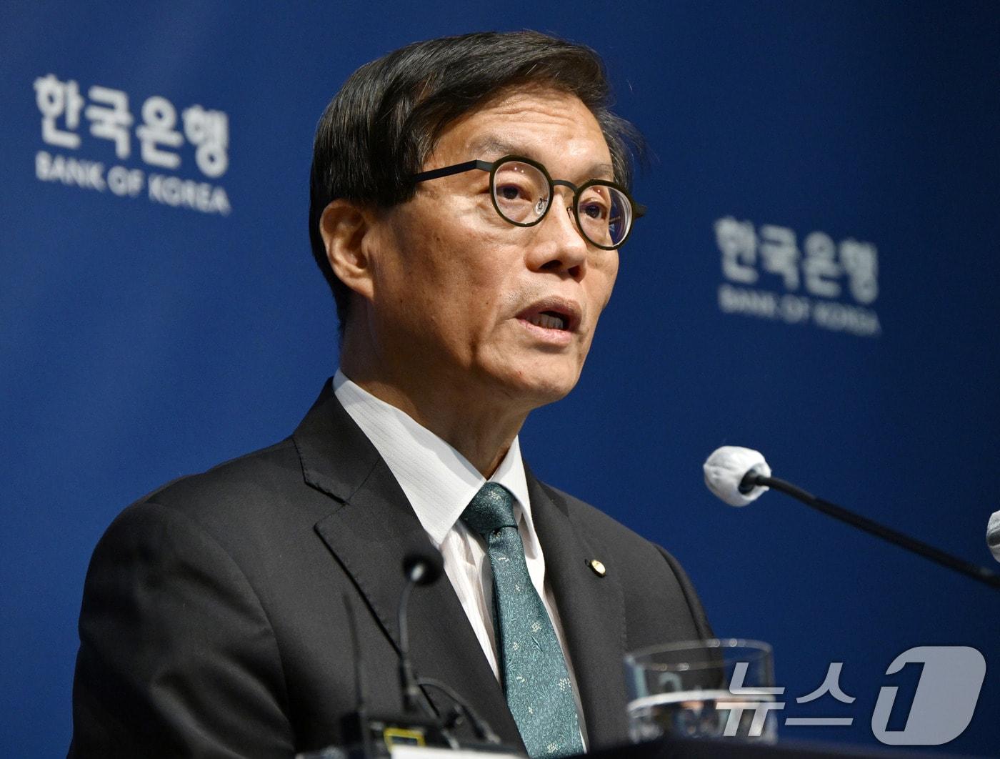 본문 이미지 - 이창용 한국은행 총재가 28일 서울 중구 한국은행에서 금융통화위원회를 마치고 기자간담회를 갖고 있다. 2025.8.28/뉴스1 ⓒ News1 사진공동취재단