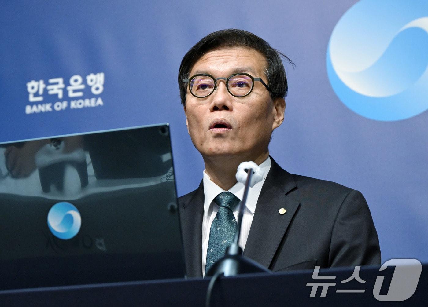 본문 이미지 - 이창용 한국은행 총재가 28일 서울 중구 한국은행에서 금융통화위원회를 마치고 기자간담회를 갖고 있다. 2025.8.28/뉴스1 ⓒ News1 사진공동취재단
