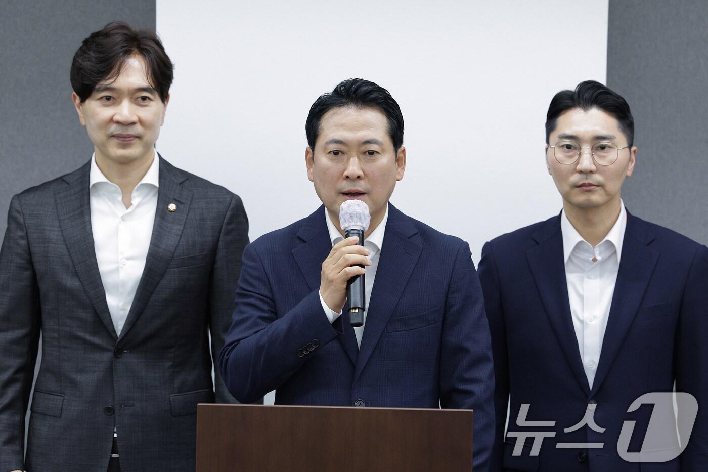 장동혁 국민의힘 대표가 28일 오후 인천 인천국제공항공사 인재개발원에서 열린 국민의힘 연찬회에 앞서 현안 관련 기자간담회를 하고 있다. 2025.8.28/뉴스1 ⓒ News1 신웅수 기자