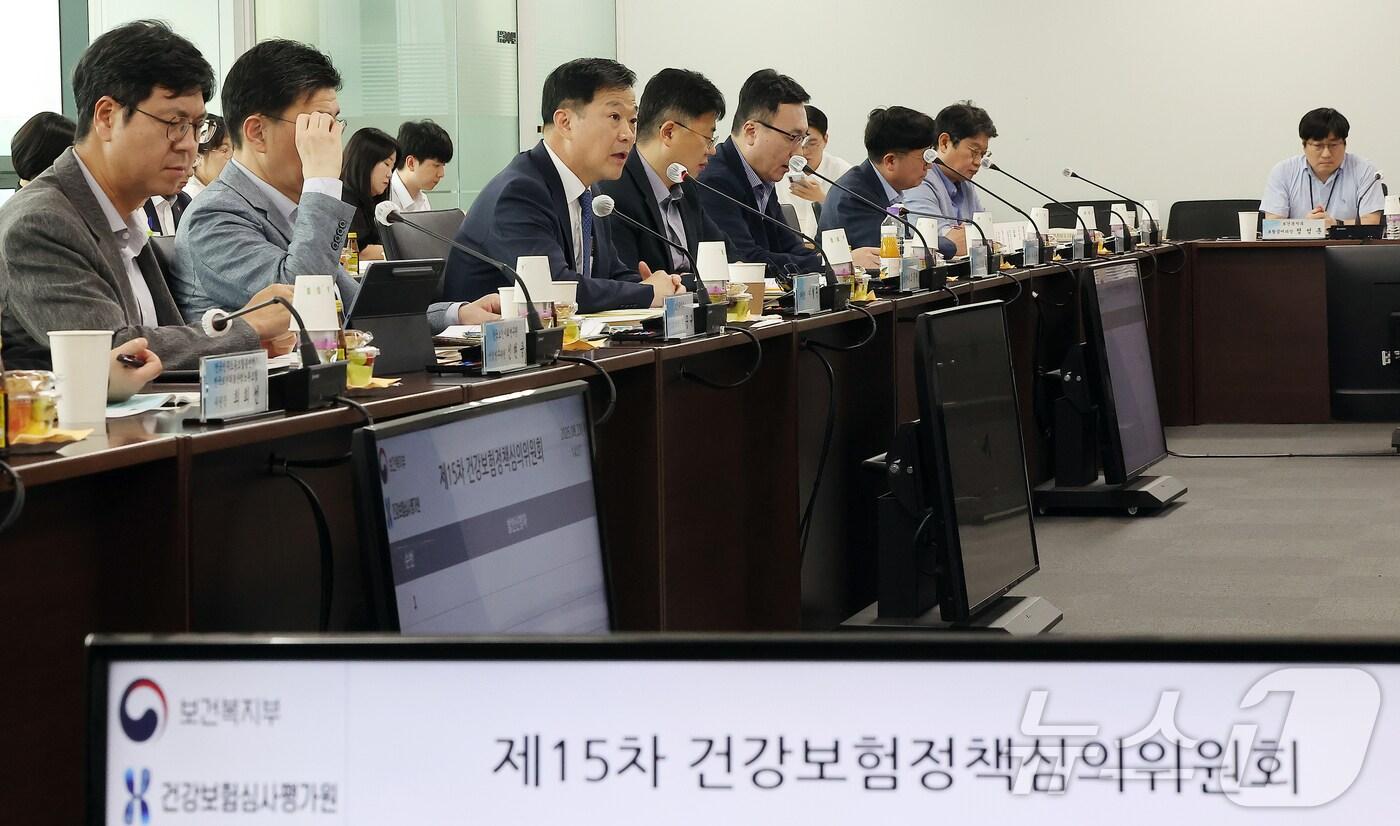 이형훈 보건복지부 제2차관이 28일 오후 서울 서초구 건강보험심사평가원에서 열린 제15차 건강보험정책심의위원회에 참석해 모두발언을 하고 있다. 2025.8.28/뉴스1 ⓒ News1 김진환 기자