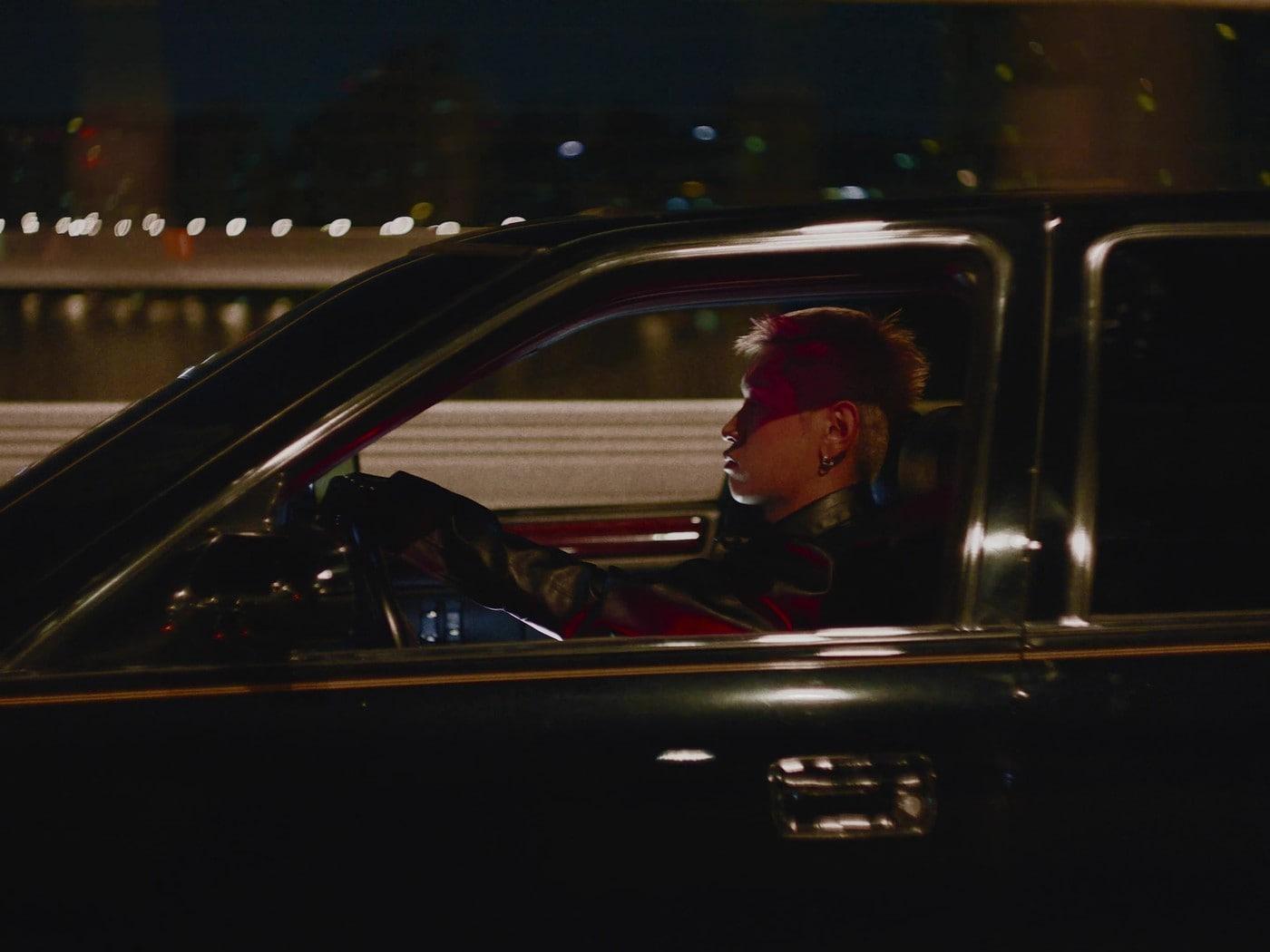 본문 이미지 - 크러쉬 '업 올 나이트' 뮤직비디오 갈무리