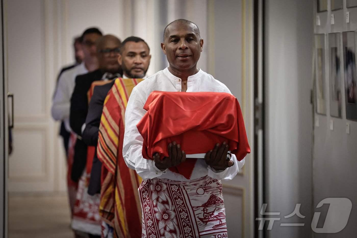 프랑스가 식민지였던 마다가스카르 사칼라바 왕국의 국왕과 장군의 두개골을 반환했다. 2025.8.27.ⓒ AFP=뉴스1