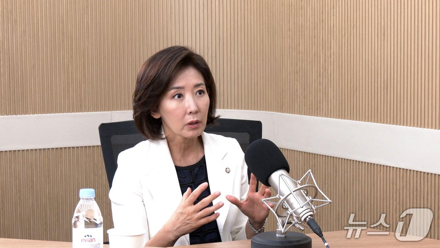 나경원 국민의힘 의원이 28일 뉴스1TV &#39;팩트앤뷰&#39;에 출연해 질문에 답하고 있다.