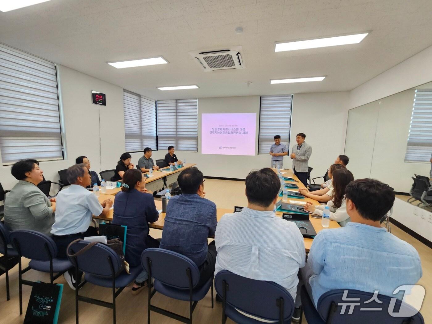 본문 이미지 - 김제시의 농촌 경제·사회서비스를 배우기 위해 전국 지자체의 벤치마킹이 이어지고 있다.&#40;김제시 제공. 재판매 및 DB금지&#41;