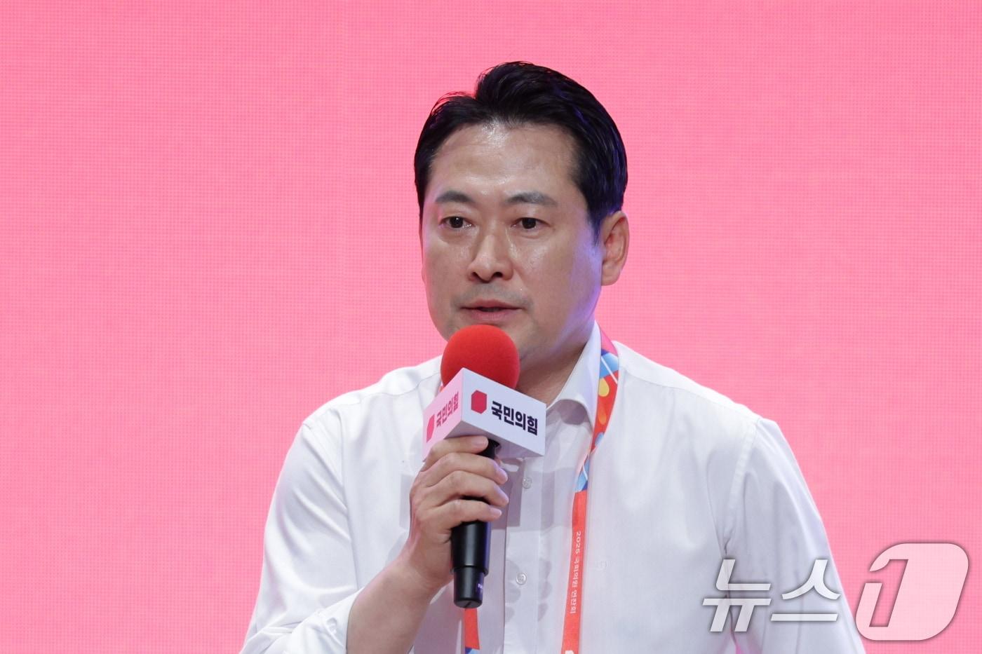 장동혁 국민의힘 대표가 28일 오후 인천 인천국제공항공사 인재개발원에서 열린 국민의힘 연찬회에서 인사말을 하고 있다. 2025.8.28/뉴스1 ⓒ News1 신웅수 기자