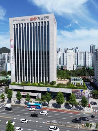 본문 이미지 - BNK경남은행 본점 전경.(BNK경남은행 제공. 재판매 및 DB금지)