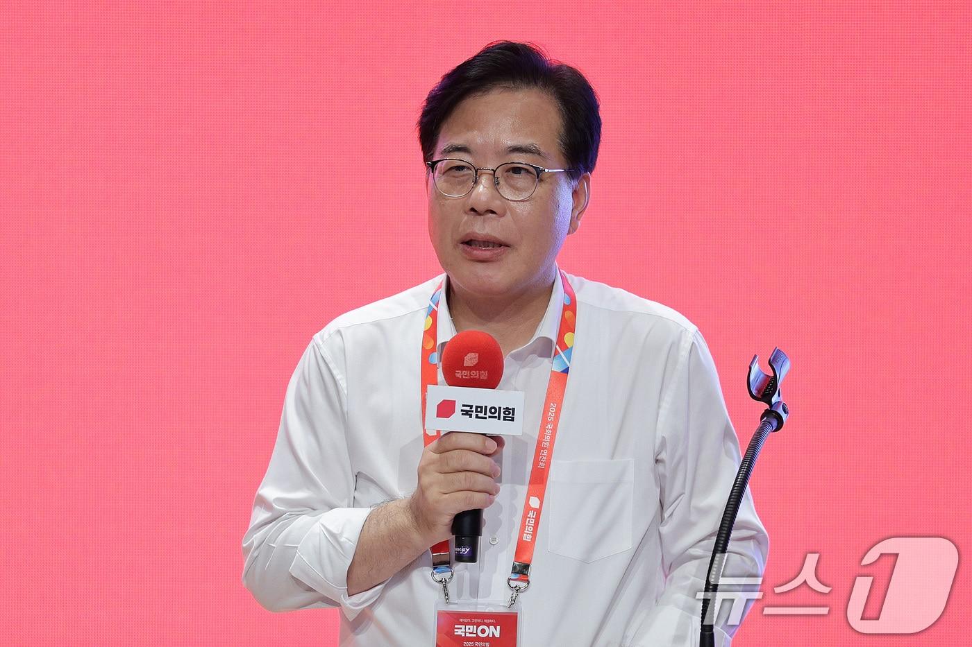 송언석 국민의힘 원내대표가 28일 오후 인천 인천국제공항공사 인재개발원에서 열린 국민의힘 연찬회에서 개회사를 하고 있다. 2025.8.28/뉴스1 ⓒ News1 신웅수 기자