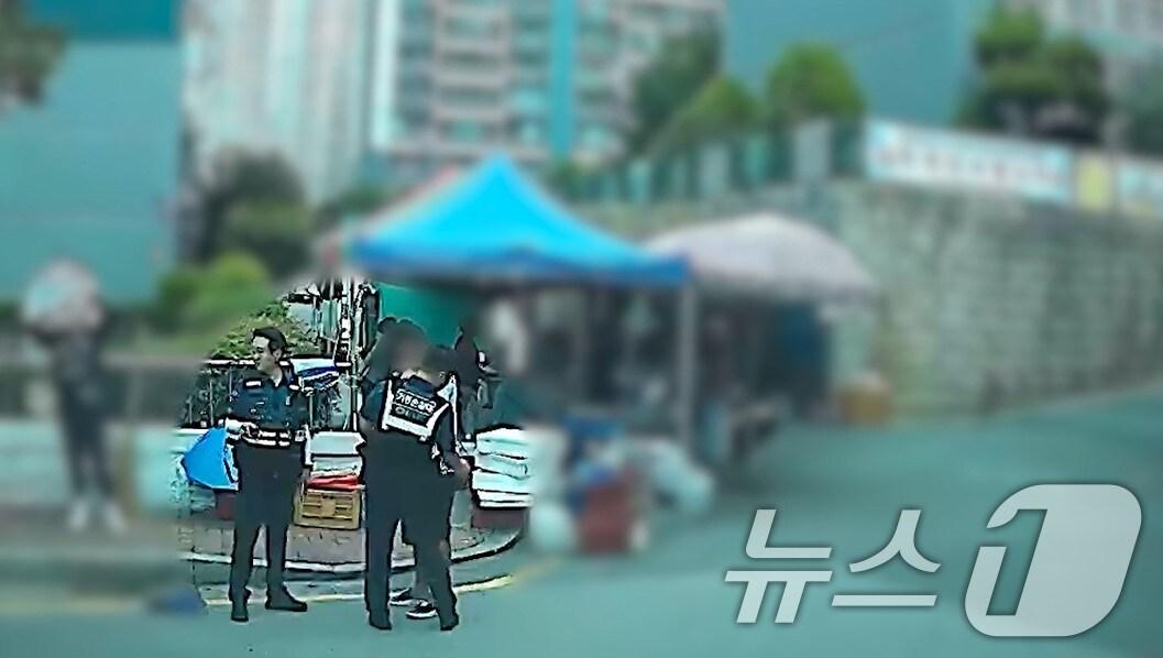 본문 이미지 - 광주경찰청 기동순찰대가 27일 오후 광주 서구 화정동 일대에서 특수절도 피의자를 검거하고 있다.&#40;광주경찰청 제공. 재판매 및 DB 금지&#41; 2025.8.28/뉴스1 