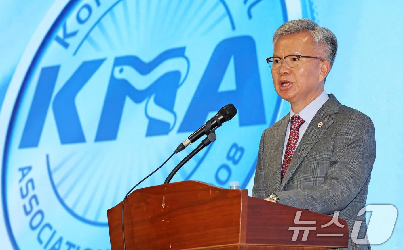 김택우 대한의사협회 회장이 28일 오후 서울 용산구 의협회관에서 정례브리핑을 하고 있다. 2025.8.28/뉴스1 ⓒ News1 장수영 기자