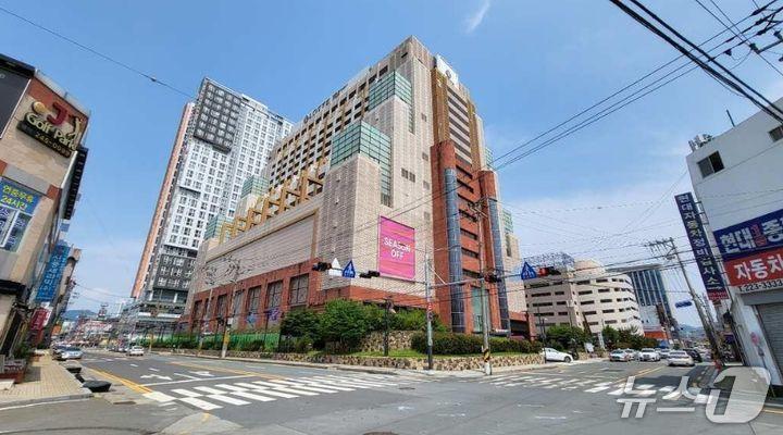 본문 이미지 -  옛 롯데백화점 마산점 (부동산플래닛 제공)