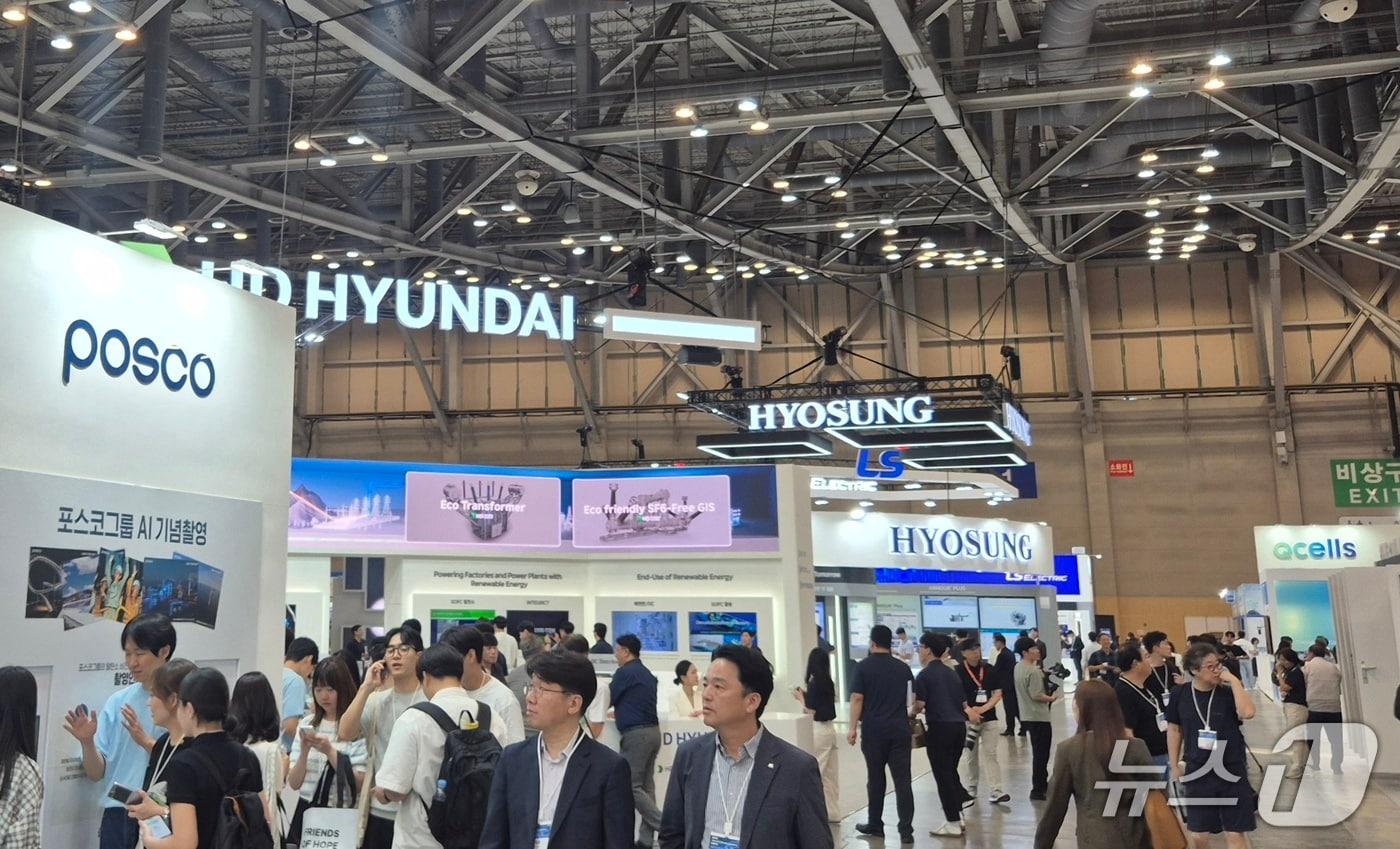 HD현대와 효성중공업이 27~29일 부산 벡스코에서 열린 2025 기후산업국제박람회&#40;WEC 2025&#41;에 &#39;에너지고속도로관&#39;을 열었다.2025.8.27/뉴스1 최동현 기자