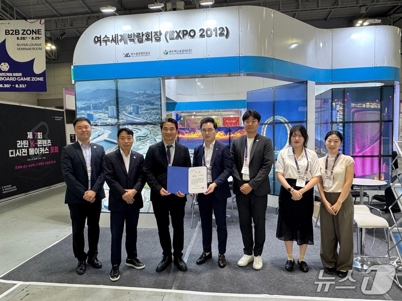 본문 이미지 - 여수광양항만공사가 광주 김대중컨벤션센터에서 열 &#39;2025 광주 ACE Fair&#39;에서 문화관광 부문 최우수상을 수상했다 &#40;여수광양항만공사 제공&#41;