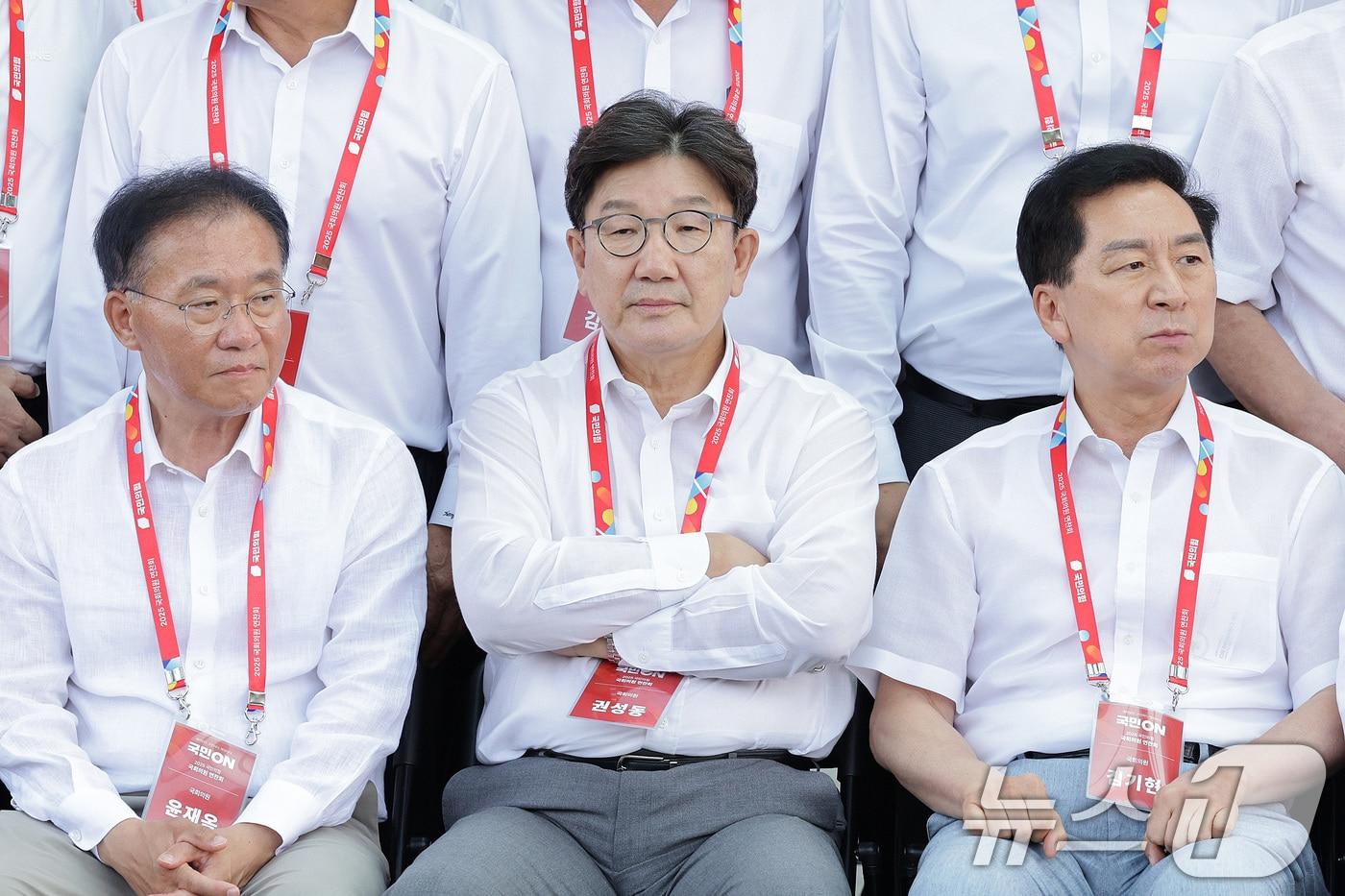 권성동 국민의힘 의원이 8월 28일 오후 인천 인천국제공항공사 인재개발원에서 열린 국민의힘 국회의원 연찬회에서 생각에 잠겨 있다. 2025.8.28/뉴스1 ⓒ News1 신웅수 기자