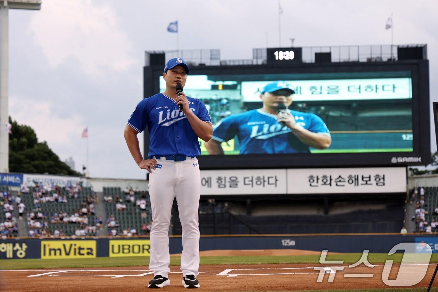 삼성 오승환이 28일 오후 서울 송파구 잠실야구장에서 열린 은퇴투어 기념 행사에서 은퇴 소감을 밝히고 있다. 2025.8.28/뉴스1 ⓒ News1 박정호 기자