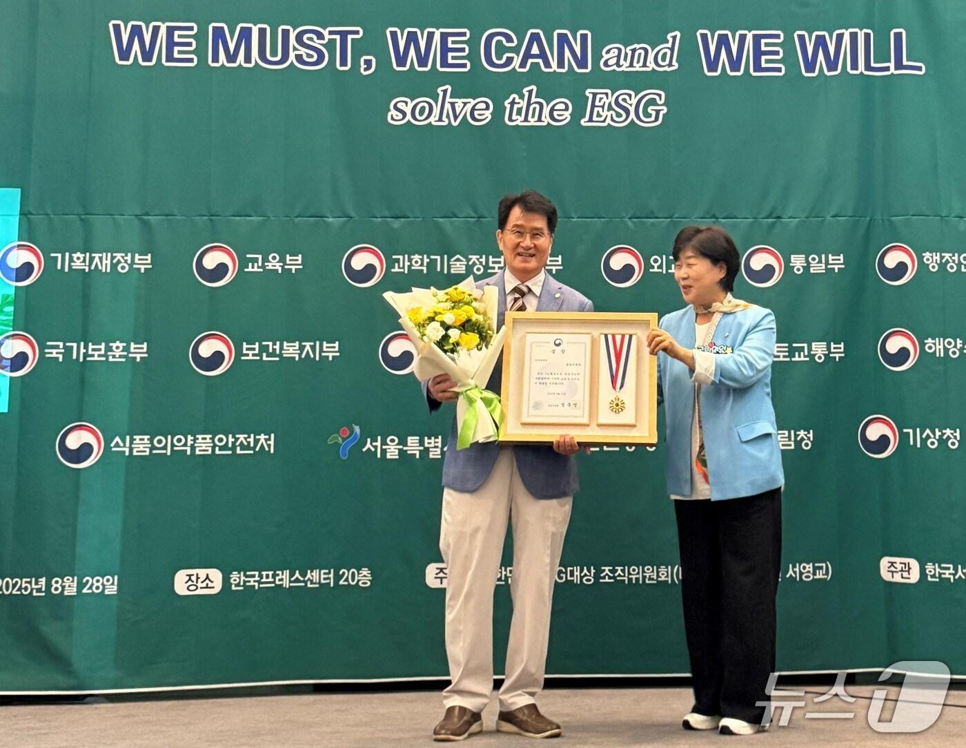 본문 이미지 - 창업진흥원은 '제20회 2025 대한민국 ESG 대상'에서 'ESG 부문' 수상기관으로 선정됐다. (창진원 제공)