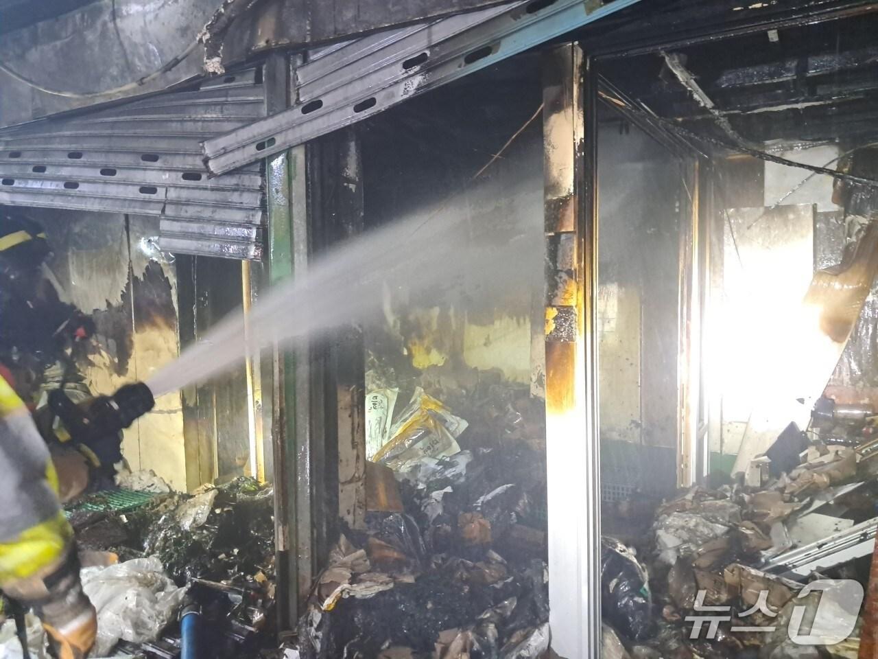 본문 이미지 - 대전 도마시장에서 화재가 발생했다.(대전소방본부. 재판매 및 DB금지)/뉴스1