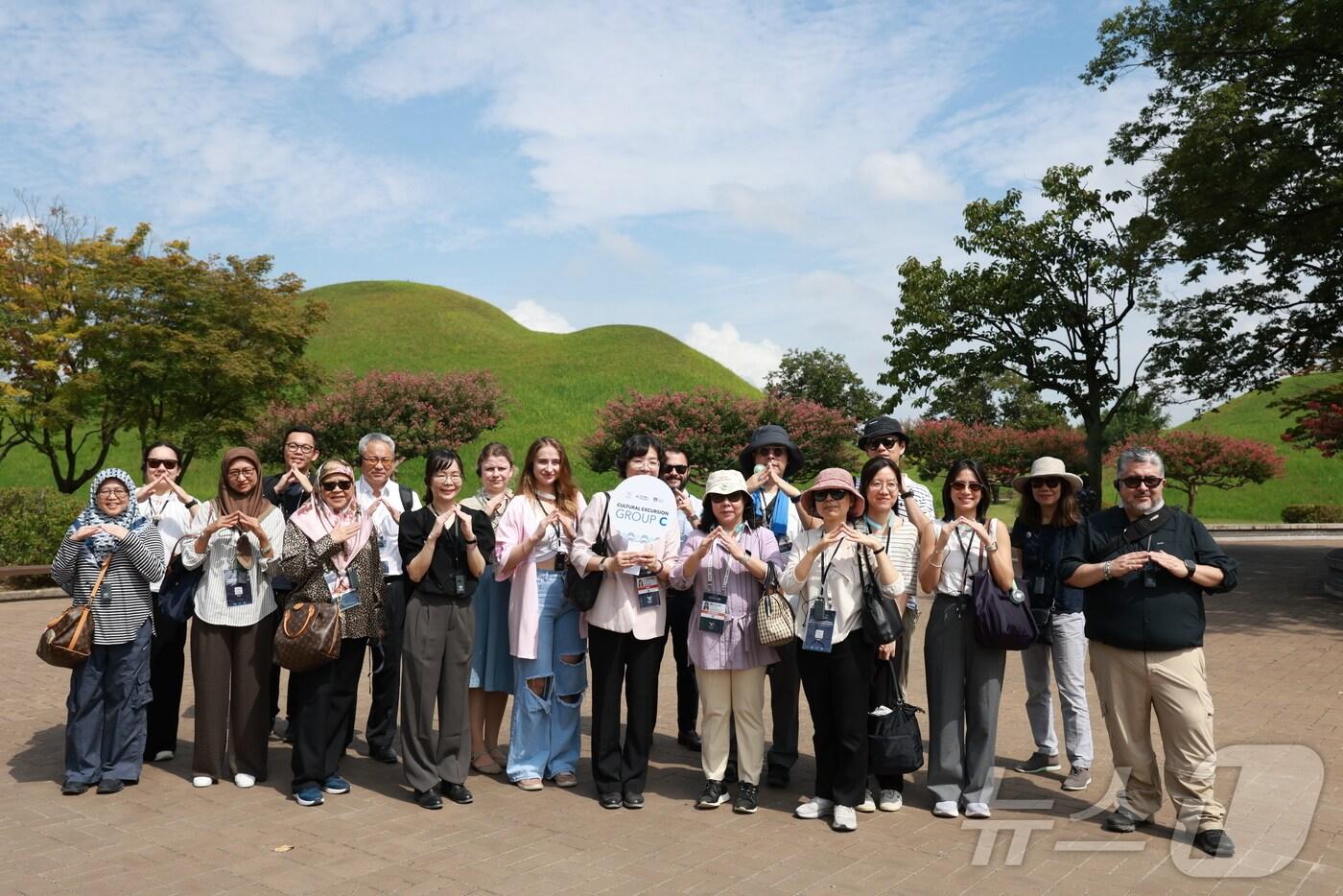 2025 APEC 문화산업고위급대화 대표단이 26~28일 경주의 주요 유적지를 둘러보며 신라 역사와 문화를 체험했다.(경북도 제공, 재판매 및 DB 금지) /뉴스1 