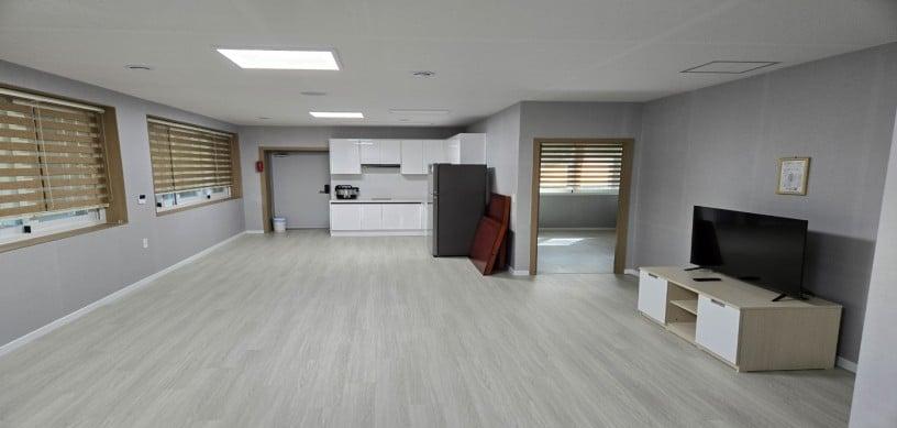 본문 이미지 - 만수산자연휴양림 '밤나무실' 내부 모습.(부여군 제공. 재판매 및 DB금지)/뉴스1