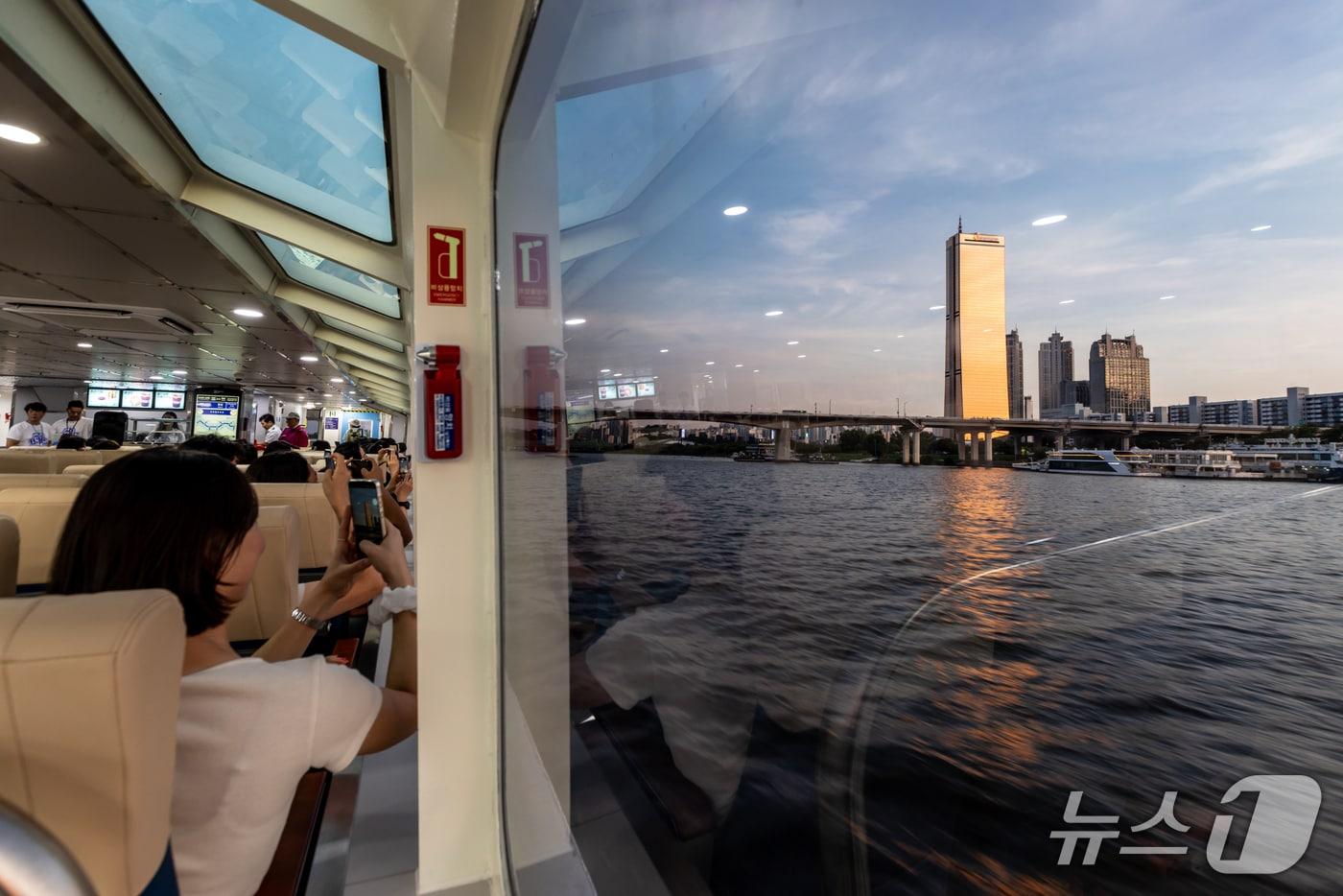 한강버스에서 바라본 여의도&#40;서울관광재단 제공&#41;