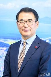 본문 이미지 - 장충남 군수.&#40;남해군 제공. 재판매 및 DB금지&#41;