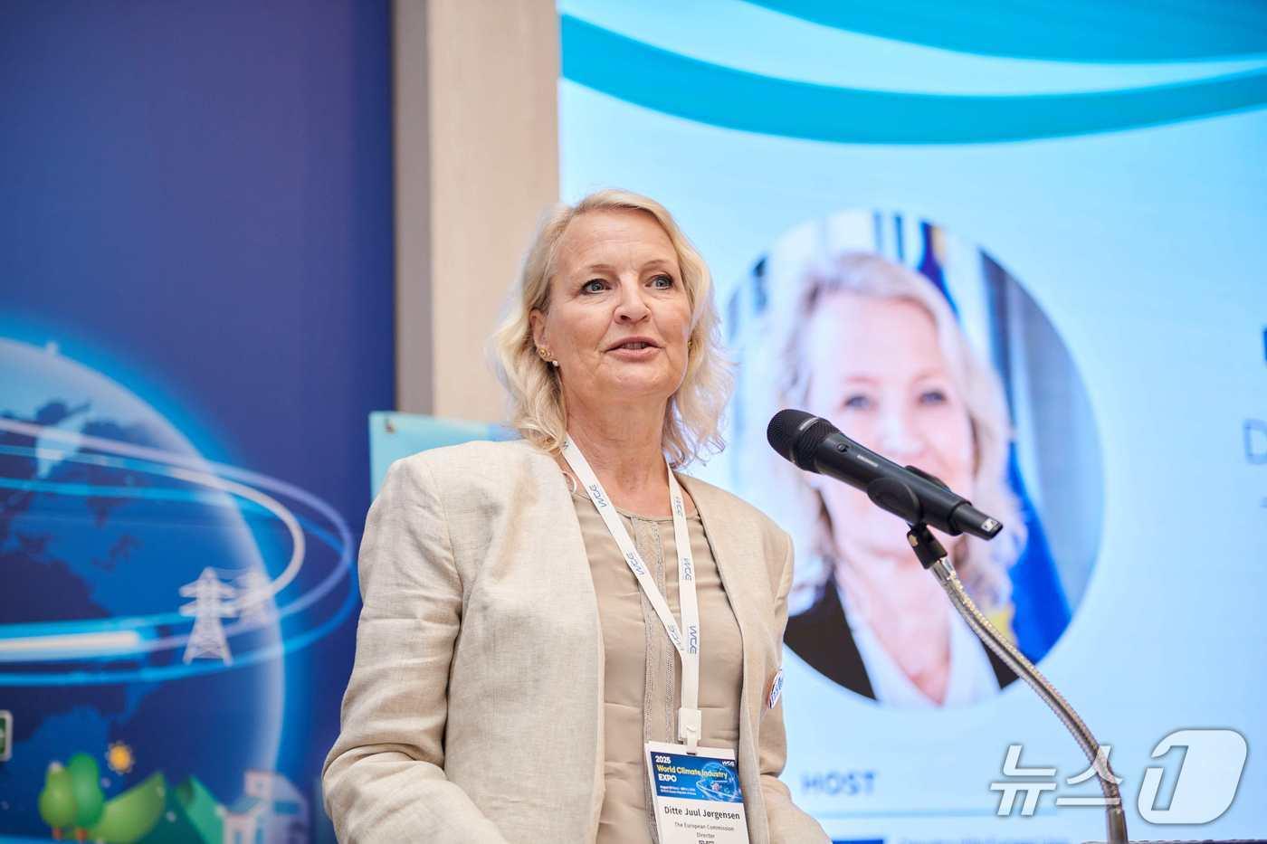 디테 율 요르겐센 유럽연합 집행위원회 에너지총국장이 27일 부산에서 열린 'AI와 에너지: EU와 한국의 디지털·녹색 전환 실현' 세미나에서 개회사를 하고 있다.(주한유럽대표부 제공)