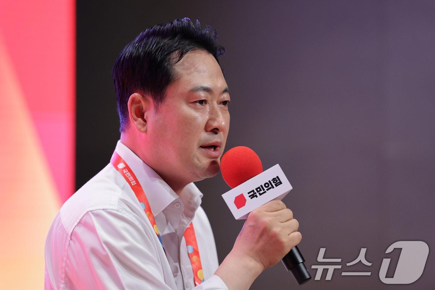 장동혁 국민의힘 대표가 29일 오전 인천 중구 인천국제공항공사 인재개발원에서 열린 국민의힘 연찬회에서 마무리 발언을 하고 있다. 2025.8.29/뉴스1 ⓒ News1 신웅수 기자