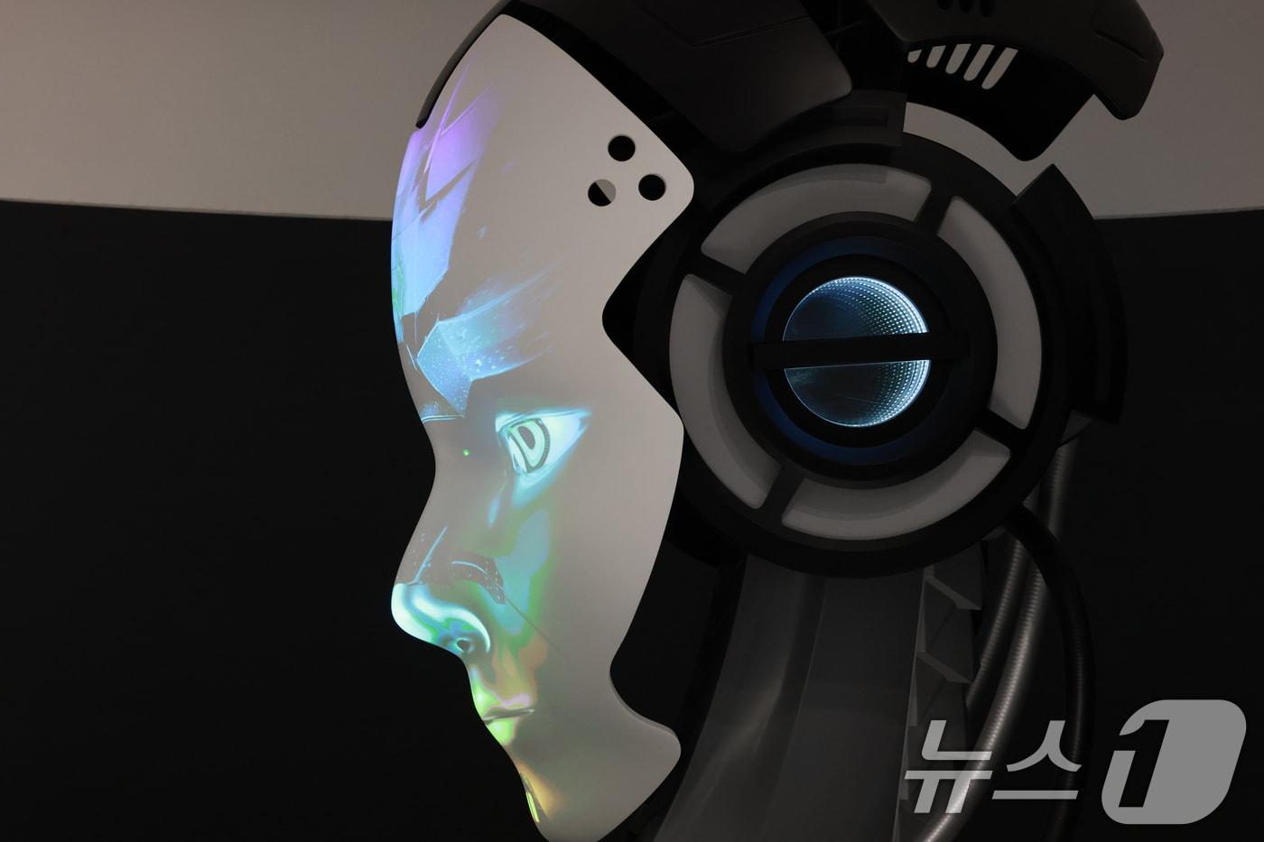 서울로봇인공지능과학관에 전시된 메타 휴머노이드 '마스크봇'ⓒ News1 권현진 기자