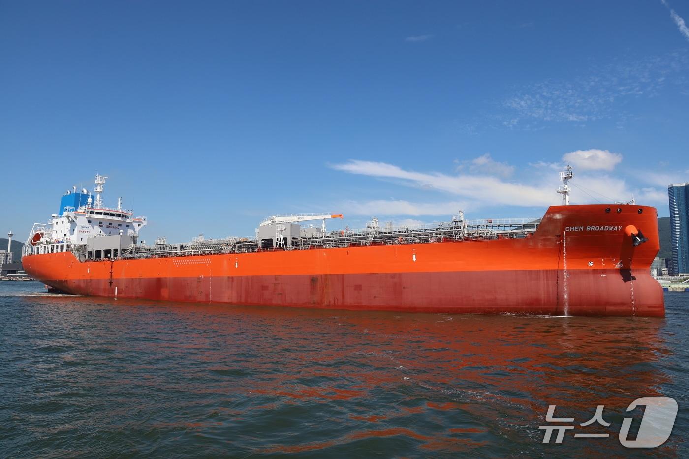 3만 3000 DWT 스테인리스스틸 케미컬 탱커선.(대선조선 제공. 재판매 및 DB금지)