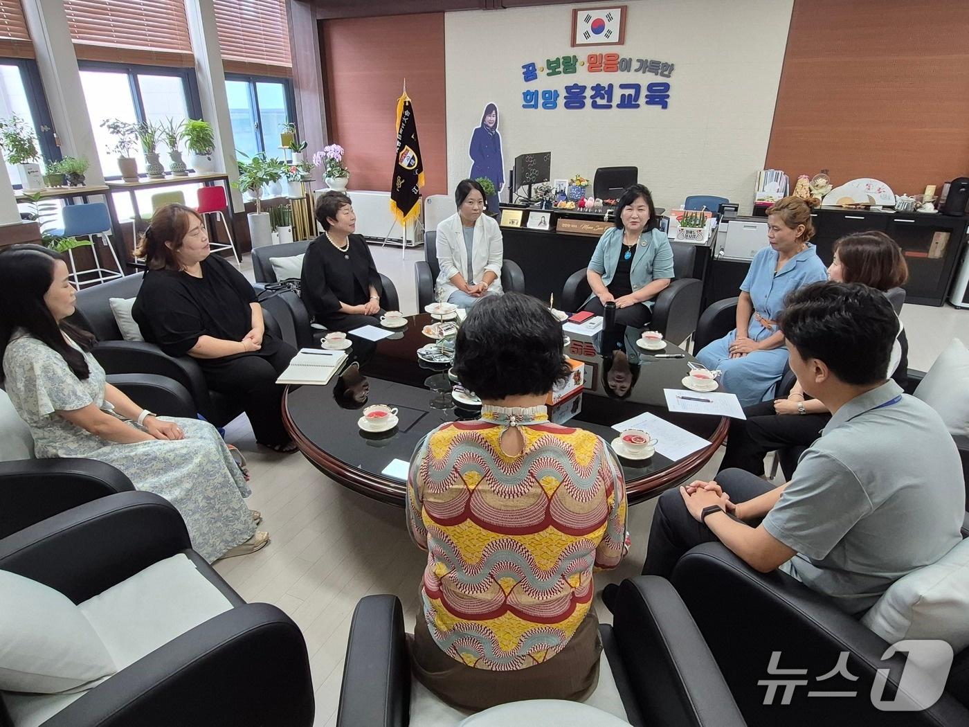 본문 이미지 - 홍천교육지원청, 찾아가는 교육정책 간담회.(강원도교육청 제공. 재판매 및 DB금지)/뉴스1