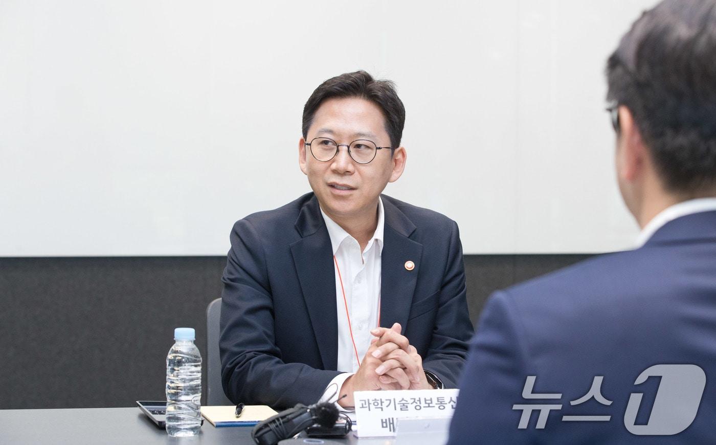 배경훈 과학기술정보통신부 장관이 29일 경기 안산시 상록구 카카오데이터센터 안산에서 열린 '첨단 GPU 확보 및 AI 고속도로 현장간담회' 에서 발언하고 있다. (과학기술정보통신부 제공. 재판매 및 DB 금지) 2025.8.29/뉴스1