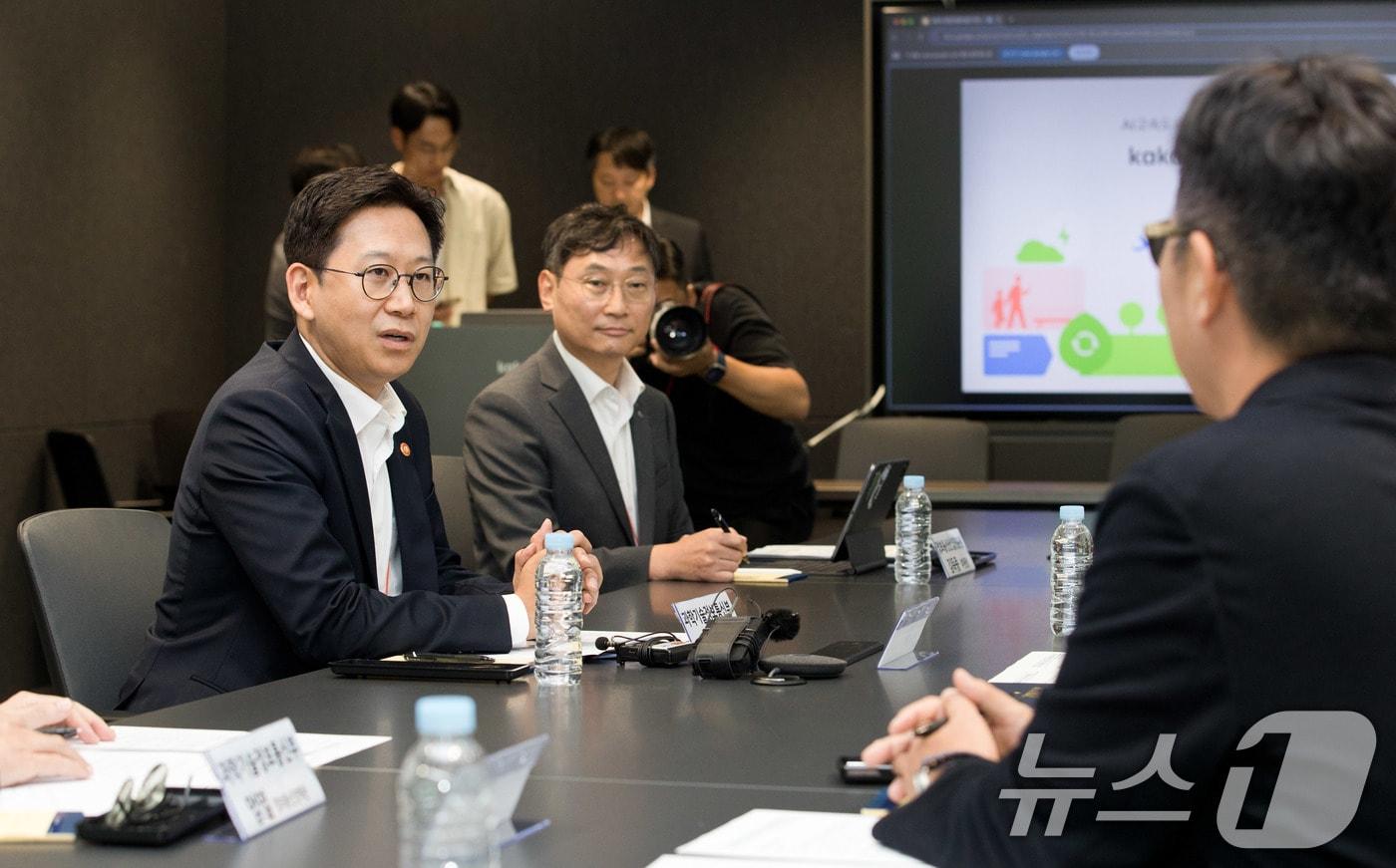 배경훈 과학기술정보통신부 장관이 29일 경기 안산시 상록구 카카오데이터센터 안산에서 열린 &#39;첨단 GPU 확보 및 AI 고속도로 현장간담회&#39; 에서 발언하고 있다. &#40;과학기술정보통신부 제공. 재판매 및 DB 금지&#41; 2025.8.29/뉴스1